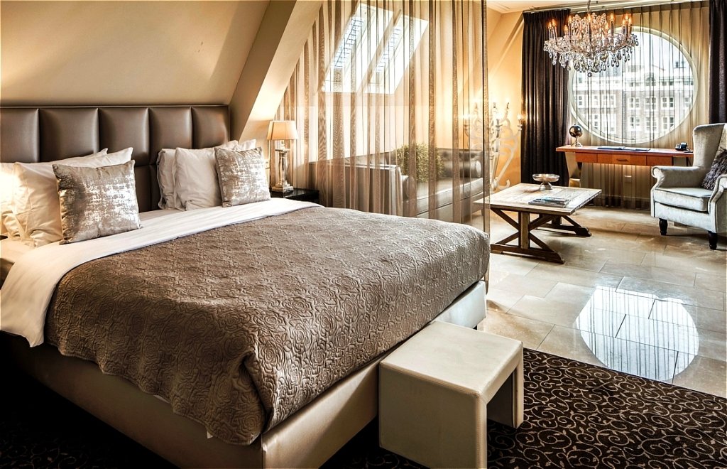 Booking hotel luxury suites Amsterdam